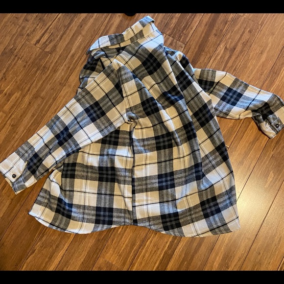 Davi & Dani Flannel Shirt - Picture 4 of 4